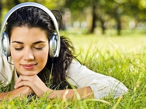 Aprender un idioma escuchando audios